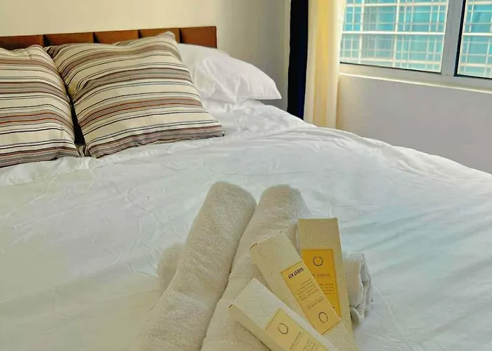 Luxury 2br With Stunning Skyline Views In Bgc Apartment