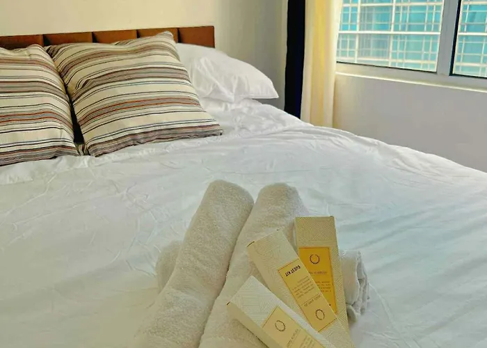 Luxury 2br With Stunning Skyline Views In Bgc